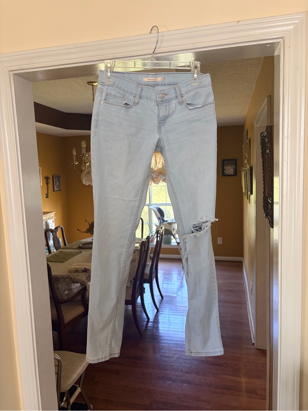 Levi’s 524 Skinny Jeans Size 26 Light Wash Distressed Knee